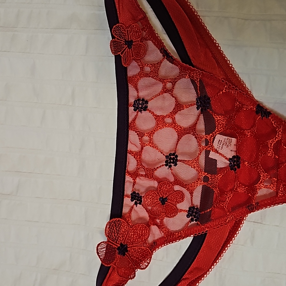 Bra and thong panty set - Picture 8 of 8